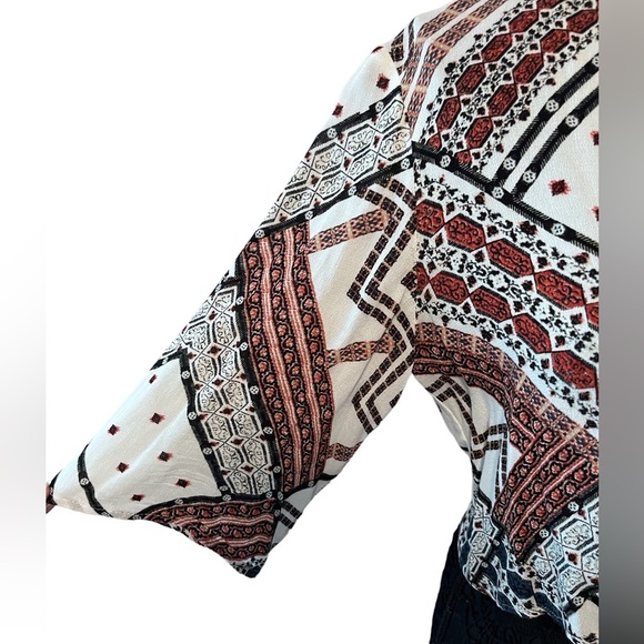 BCBGenerations Crop Top tie front - EUC - Picture 4 of 4